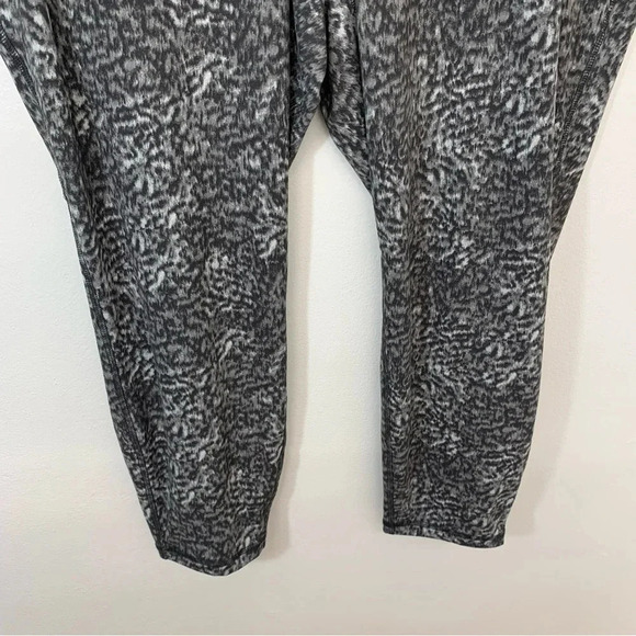 Livi Lane Bryant Pants Activewear   26/28 Pull On Crop  Stretch Pockets  Soft - Picture 3 of 14